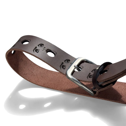 Brown handcrafted leather belt with engraved face design — Lamamarka