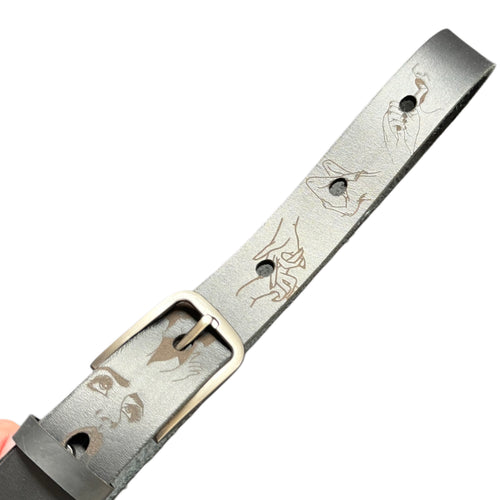 Handcrafted engraved leather belt with delicious poses design — Lamamarka