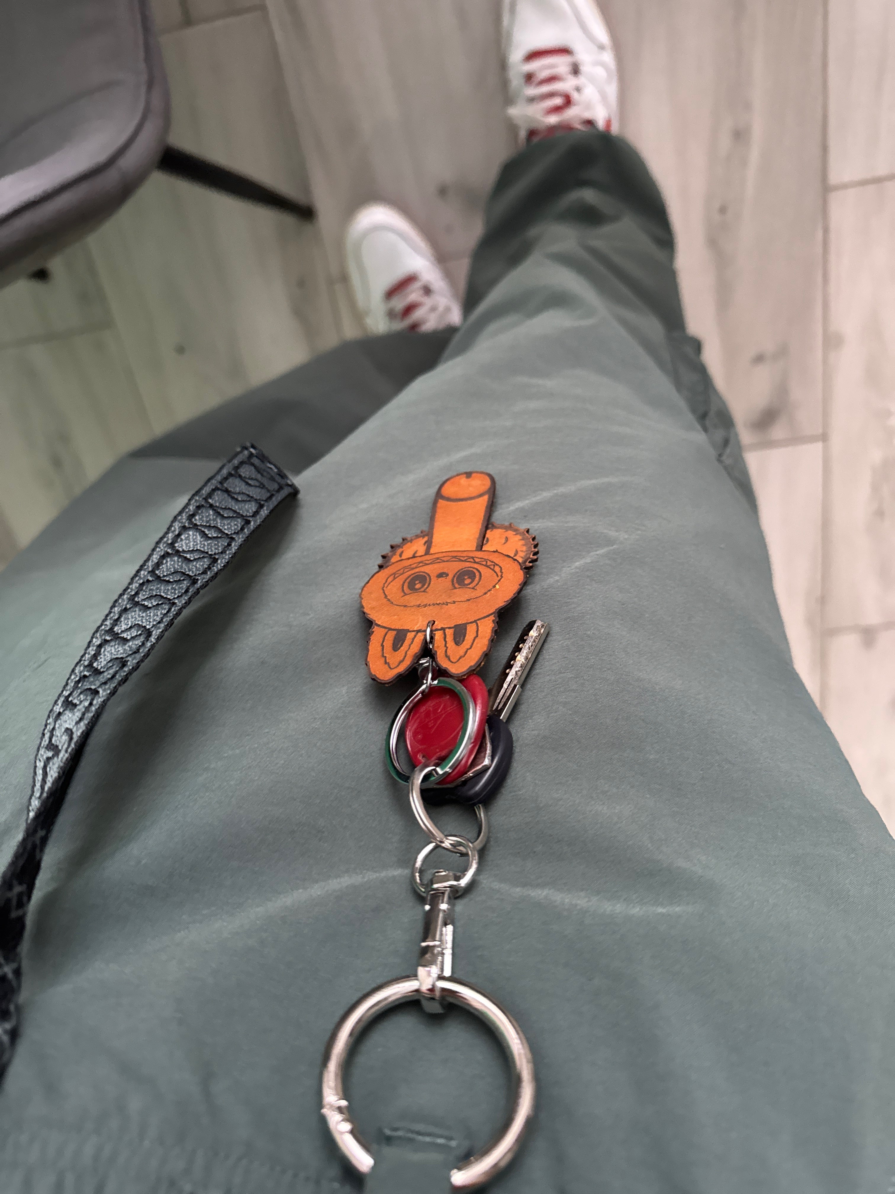 Sleek circular metal carabiner keyring EDC — alternate angle — Lamamarka