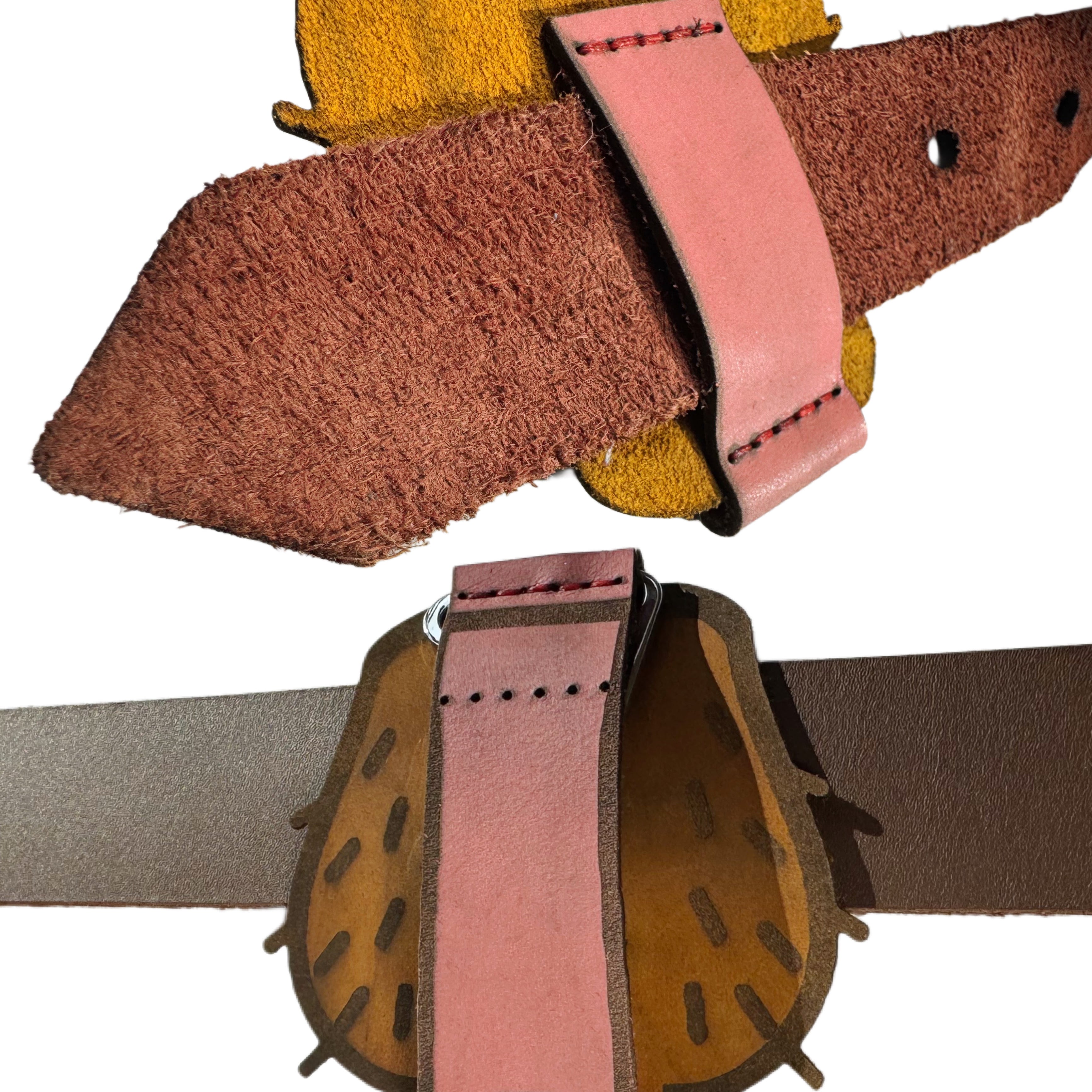 Heavy-duty handcrafted leather belt carabiner EDC — in-hand view — Lamamarka