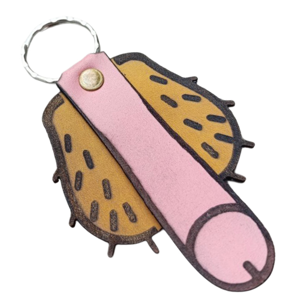 Heavy-duty handcrafted leather keychain — detail view — Lamamarka