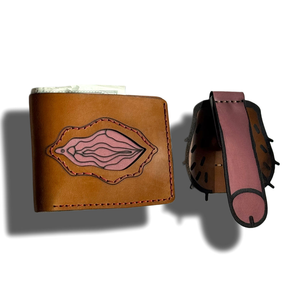 Handcrafted leather gift set with bifold wallet and key holder — detail view — Lamamarka