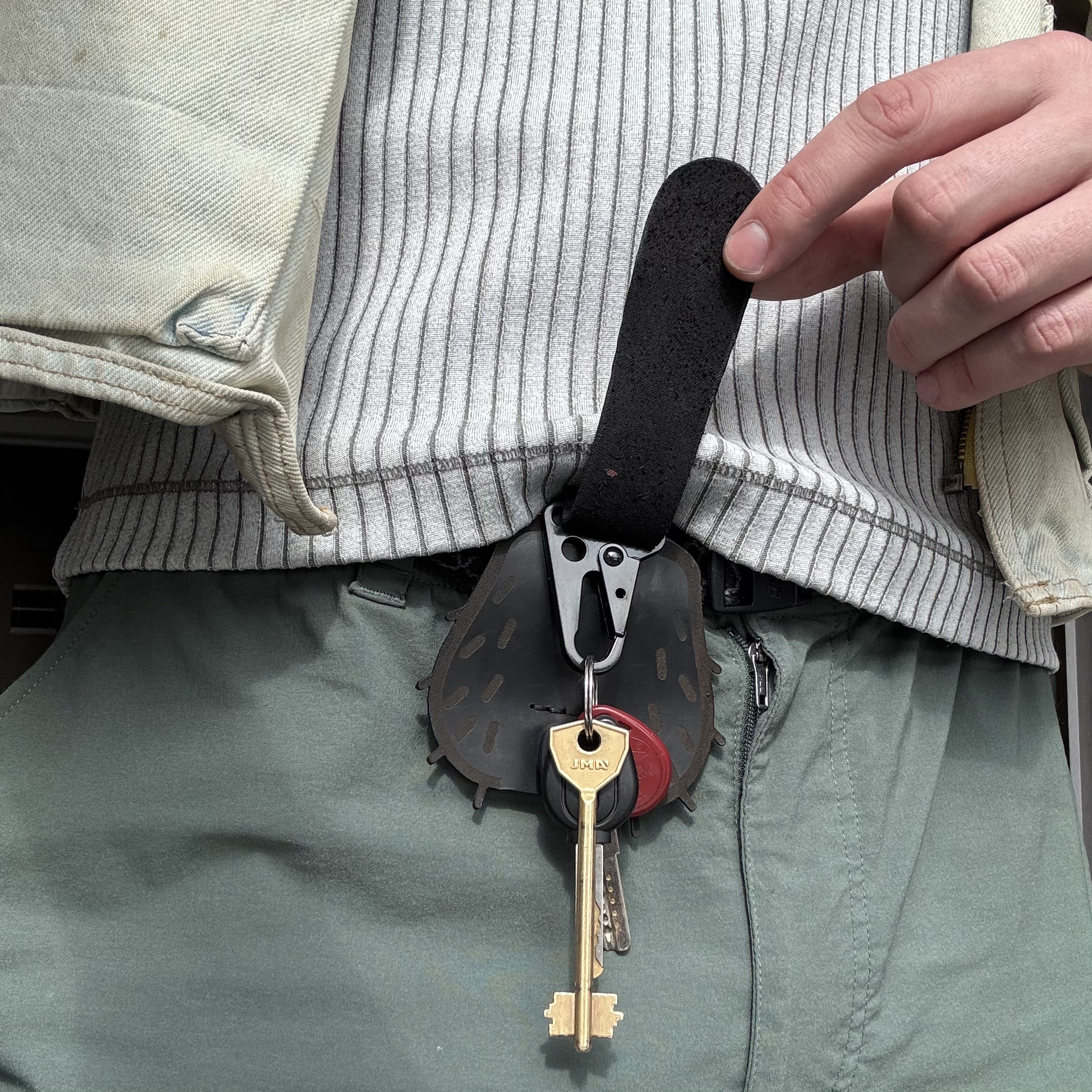 Black handcrafted leather belt carabiner novelty — detail view — Lamamarka