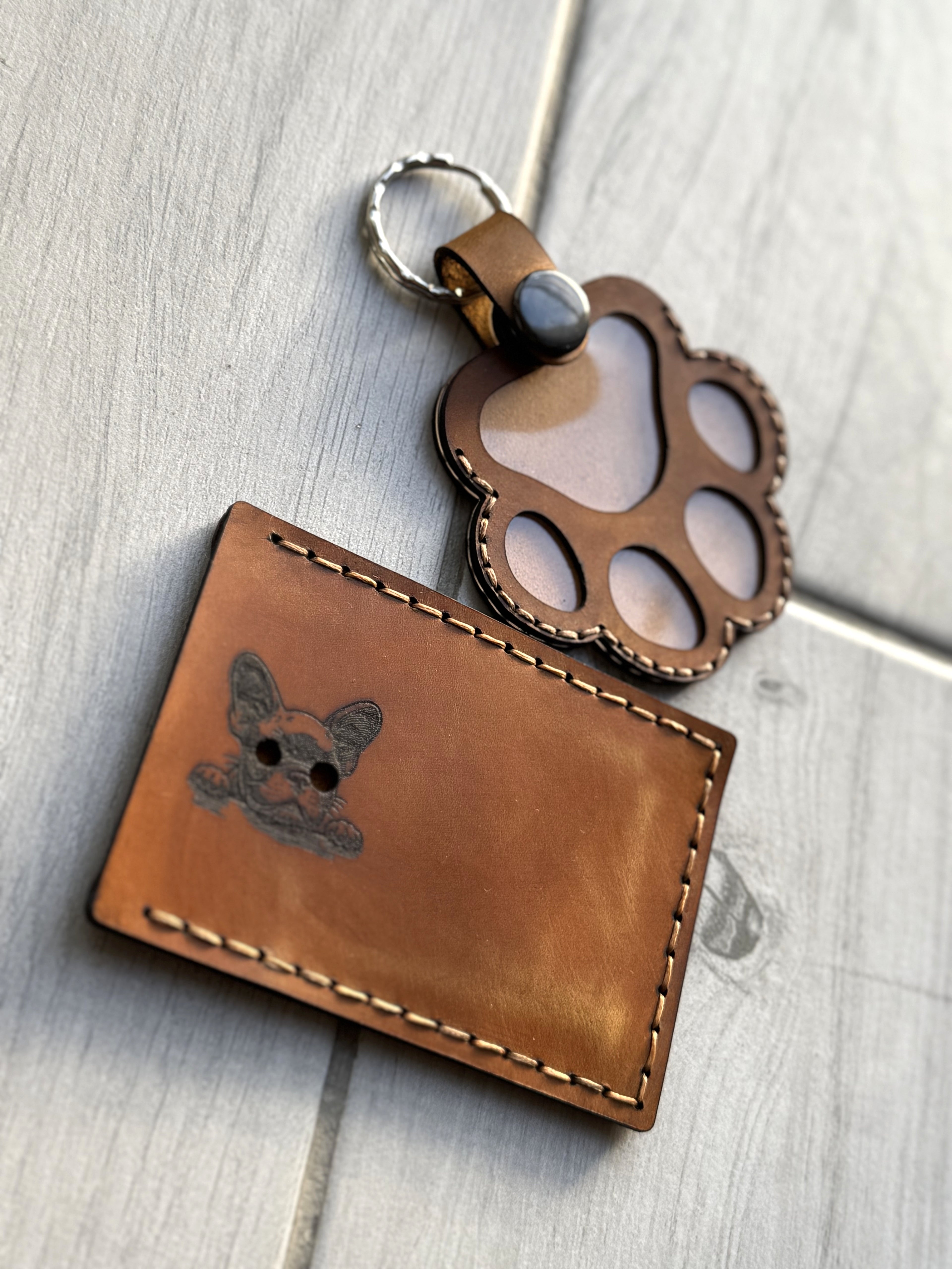 Leather paw print pet memorial keychain keepsake — back view — Lamamarka
