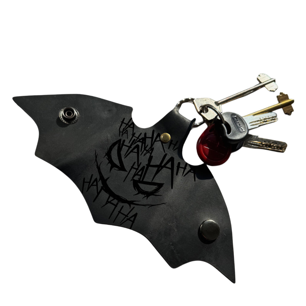 Handcrafted leather key holder with engraved design — detail view — Lamamarka