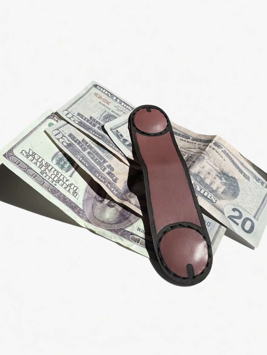 Handcrafted leather money clip — back view — Lamamarka