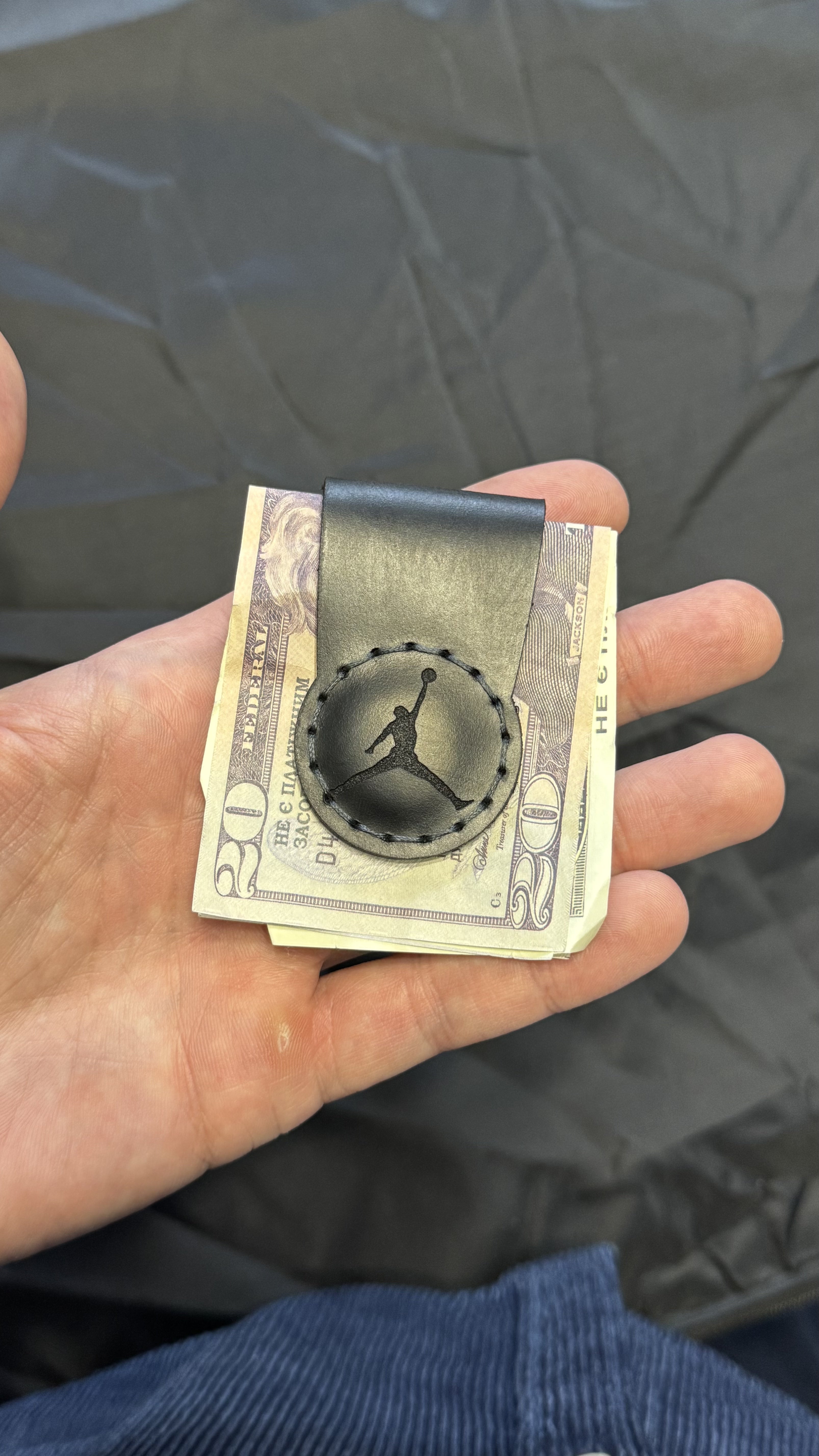 Black leather magnetic money clip, minimalist EDC — back view — Lamamarka