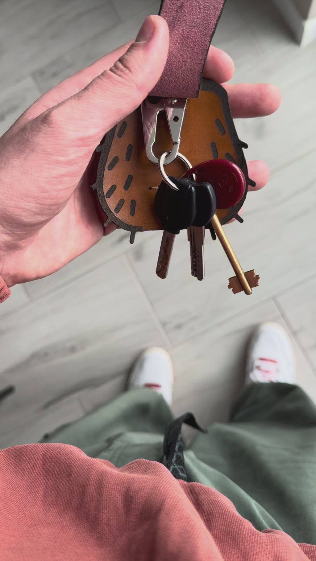 Bold Gift Set: Handcrafted Leather Wallet & Belt Carabiner
